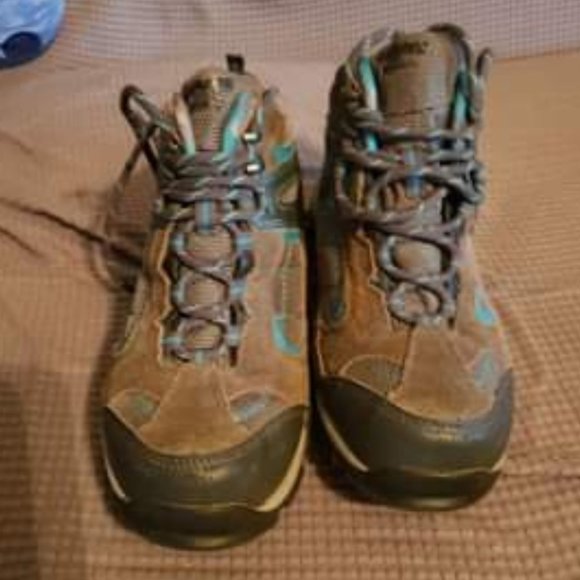 Hiking boots - Picture 1 of 4